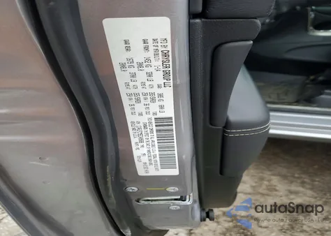 2014 Jeep Grand Cherokee Overland z USA, uszkodzony, nr VIN 1C4RJFCM9EC409688